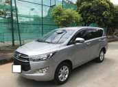 Cần bán xe Toyota Innova 2017 số sàn, màu bạc