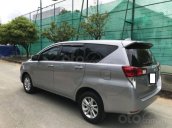 Cần bán xe Toyota Innova 2017 số sàn, màu bạc