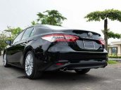 Bán Toyota Camry 2019, màu trắng, nhập khẩu