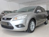 Cần bán xe Ford Focus 1.8 AT năm sản xuất 2010, màu bạc