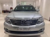 Cần bán xe Toyota Fortuner v năm sản xuất 2016, màu bạc giá cạnh tranh