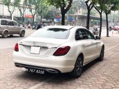 Cần bán gấp Mercedes C200 2019 màu trắng, chính chủ biển đẹp giá cực tốt