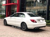 Cần bán gấp Mercedes C200 2019 màu trắng, chính chủ biển đẹp giá cực tốt