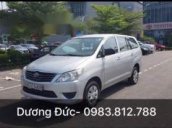 Cần bán lại xe Toyota Innova J đời 2015, màu bạc, xe còn rất đẹp, 1 đời chủ từ đầu