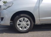 Cần bán lại xe Toyota Innova J đời 2015, màu bạc, xe còn rất đẹp, 1 đời chủ từ đầu