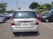 Cần bán lại xe Toyota Innova J đời 2015, màu bạc, xe còn rất đẹp, 1 đời chủ từ đầu