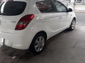 Cần bán lại xe Hyundai i20 1.4 AT đời 2011, màu trắng, mới đi 60000 km