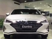 Cần bán xe Hyundai Elantra đời 2019, màu trắng, 699 triệu