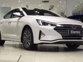 Cần bán xe Hyundai Elantra đời 2019, màu trắng, 699 triệu