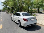 Cần bán chiếc Mercedes C300 AMG 2018 bản full tự động 9 cấp