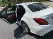 Cần bán chiếc Mercedes C300 AMG 2018 bản full tự động 9 cấp