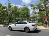 Cần bán chiếc Mercedes C300 AMG 2018 bản full tự động 9 cấp