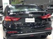 Cần bán xe Hyundai Elantra đời 2018, màu đen