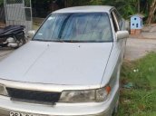 Cần bán gấp Toyota Camry 2.0 đời 1986, màu bạc, xe đang dùng tốt, nội thất dễ nhìn, hơi trầy