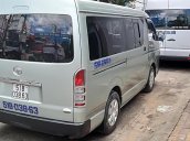 Cần bán Toyota Hiace năm sản xuất tháng 12/2011 máy dầu