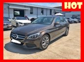 Bán xe Mercedes C200 nâu/kem 2018 cũ chính hãng lướt giá tốt, trả trước 450 triệu nhận xe ngay