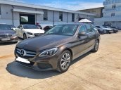 Bán xe Mercedes C200 nâu/kem 2018 cũ chính hãng lướt giá tốt, trả trước 450 triệu nhận xe ngay