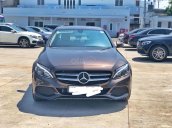 Bán xe Mercedes C200 nâu/kem 2018 cũ chính hãng lướt giá tốt, trả trước 450 triệu nhận xe ngay