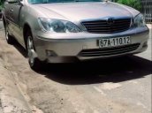 Cần bán lại xe Toyota Camry sản xuất 2003, màu vàng cát