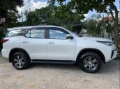 Cần bán Toyota Fortuner đời 2017, màu trắng, mới đi được 6000km