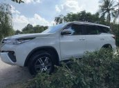 Cần bán Toyota Fortuner đời 2017, màu trắng, mới đi được 6000km