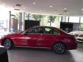 Bán xe Mercedes C200 sản xuất 2019, màu đỏ