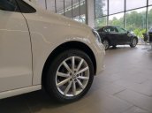 Bán ô tô Volkswagen Polo thương hiệu Đức, màu trắng, xe nhập