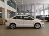 Bán ô tô Volkswagen Polo thương hiệu Đức, màu trắng, xe nhập