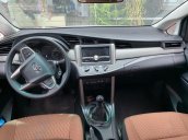 Cần bán lại xe Toyota Innova E sản xuất 2018, màu xám giá cạnh tranh