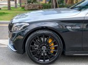 Bán xe Mercedes C300 AMG đen/đỏ đời 2018 lướt. Trả trước 650 triệu nhận xe ngay