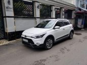 Bán xe Hyundai i20 Active năm 2016, màu trắng, nhập khẩu nguyên chiếc, không một ngày kinh doanh dịch vụ