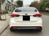 Cần bán xe Kia Cerato 2017 số tự động màu trắng