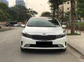 Cần bán xe Kia Cerato 2017 số tự động màu trắng