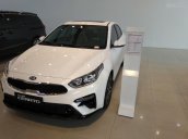 Kia Cerato 1.6 AT 2019, trắng tương tư