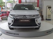 Bán Mitsubishi Outlander đời 2019, màu trắng, 807 triệu, khuyến mãi cực sốc. LH 0934515226 ngay để được giá tốt nhất