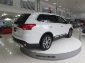 Bán Mitsubishi Outlander đời 2019, màu trắng, 807 triệu, khuyến mãi cực sốc. LH 0934515226 ngay để được giá tốt nhất