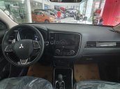 Bán Mitsubishi Outlander đời 2019, màu trắng, 807 triệu, khuyến mãi cực sốc. LH 0934515226 ngay để được giá tốt nhất