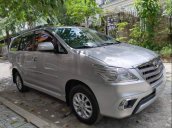 Cần bán gấp Toyota Innova E đời 2014, màu bạc, số sàn giá cạnh tranh