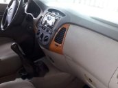 Cần bán xe Toyota Innova năm sản xuất 2011, màu bạc xe gia đình