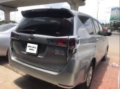 Xe Toyota Innova 2.0E năm 2016, màu bạc số sàn giá cạnh tranh