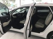 Bán Kia Rondo 2.0 Standard MT sản xuất năm 2019, màu trắng, giá 609tr