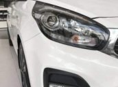 Bán Kia Rondo 2.0 Standard MT sản xuất năm 2019, màu trắng, giá 609tr