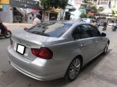 Gia đình cần bán BMW 320i đời 2009, số tự động, màu bạc