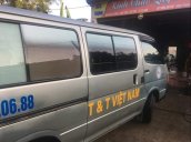 Bán Toyota Hiace đời 2002, màu bạc, nhập khẩu