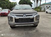 Xe Mitsubishi Triton năm sản xuất 2019, dán kính trải sàn