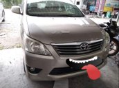 Cần bán lại xe Toyota Innova AT sản xuất năm 2013, màu vàng xe gia đình