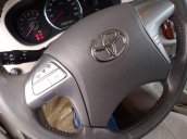 Cần bán lại xe Toyota Innova AT sản xuất năm 2013, màu vàng xe gia đình