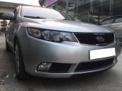 Gia đình cần bán Kia Cerato 2010, số tự động, màu bạc