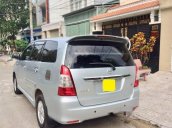 Cần bán Toyota Innova năm 2012, màu bạc chính chủ