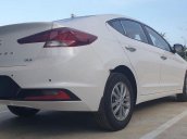 Bán xe Hyundai Elantra đời 2019, màu trắng. Giao ngay, KM khủng